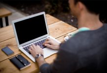 Pasal Karet Undang-Undang ITE: Bungkam Atau Bicara Lantang?