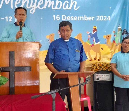 Mengenal Pdt. I Dewa Ngakan Gede Suardinata Putra: Seorang Pendeta Tunanetra Yang Menginspirasi