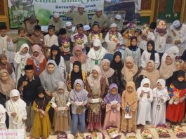 Berbagi Santunan Zakat kepada Anak Yatim Piatu di Masjid Jamul Fawaid Surabaya
